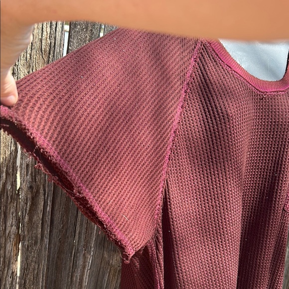 We The Free Burgundy Maroon Distressed Waffle Knit Top L - Picture 3 of 6